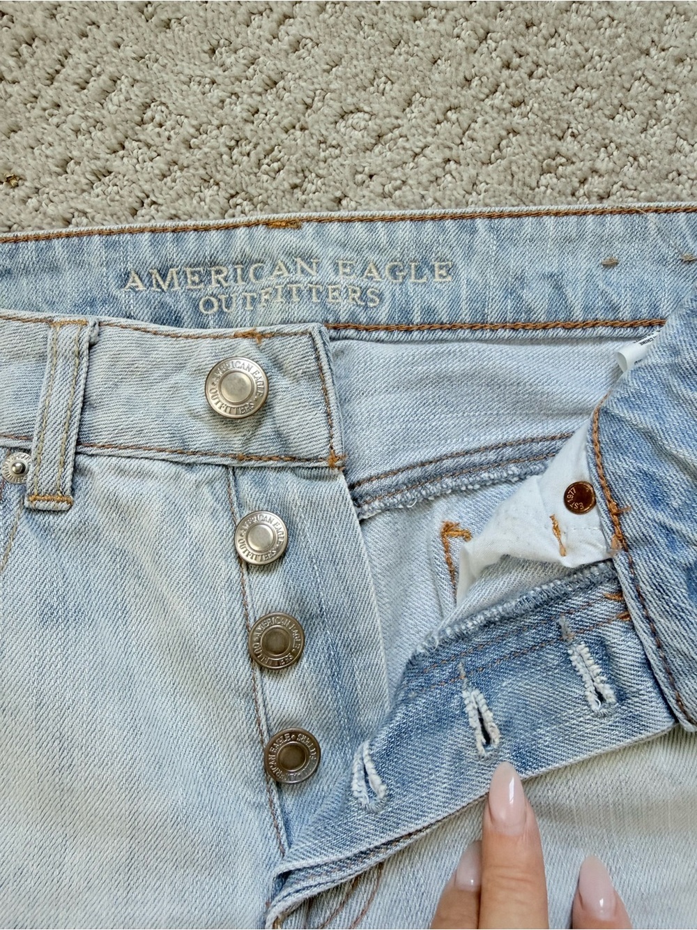 Vintage Y2K American Eagle Outfitters Light Wash Distressed Cropped Jeans - Picture 3 of 8